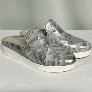 Antelope silver crinkle mules